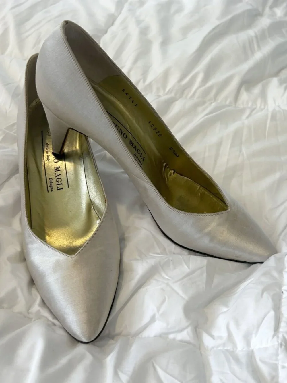BRUNO MAGLI Authentic Vintage Ivory Satin Women's Pumps Size 8.5 AA EXTRA SLIM